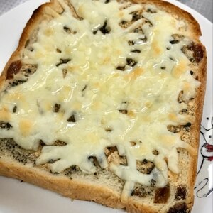 黒ゴマアーモンドきなことチーズのトースト